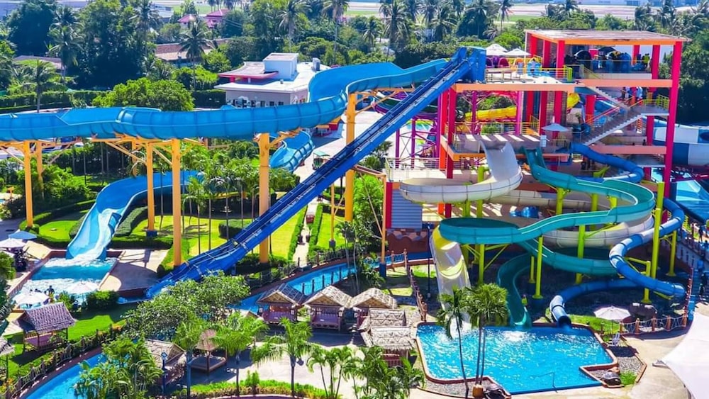 Splash Beach Resort Phuket — Swimming pool in Mai Khao, Phuket Province