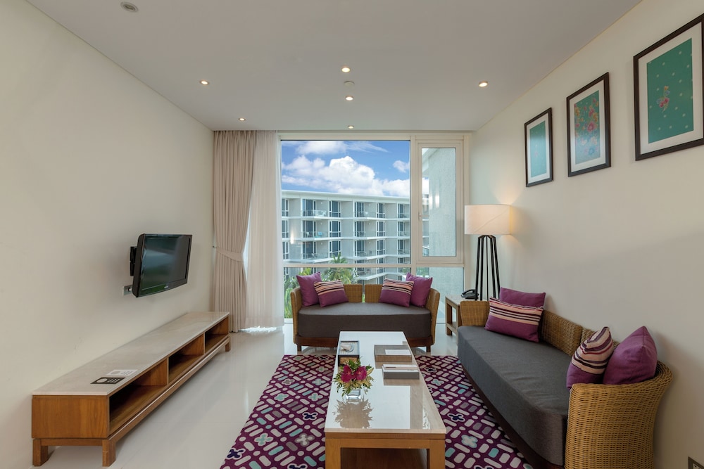 Splash Beach Resort Phuket — Hotel rooms in Mai Khao, Phuket Province