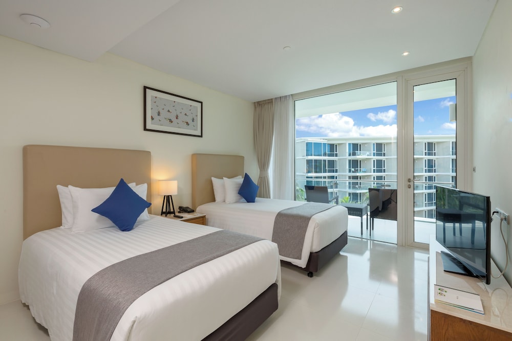 Splash Beach Resort Phuket — Hotel rooms in Mai Khao, Phuket Province