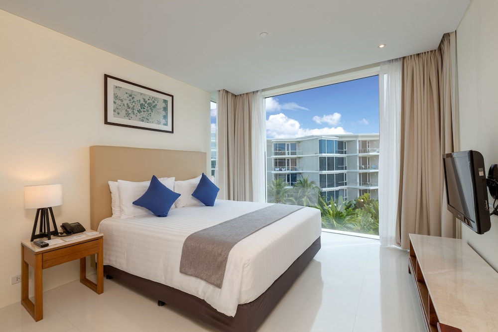 Splash Beach Resort Phuket — Hotel rooms in Mai Khao, Phuket Province