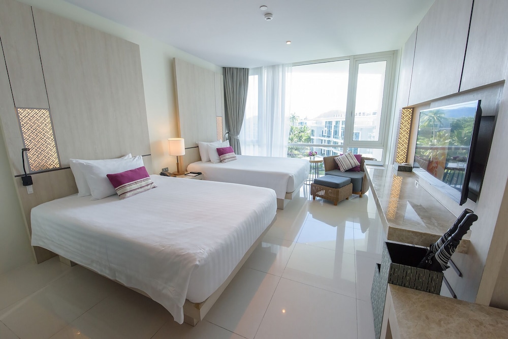 Splash Beach Resort Phuket — Hotel rooms in Mai Khao, Phuket Province