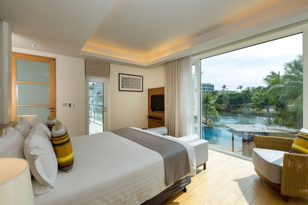 Splash Beach Resort Phuket — Hotel rooms in Mai Khao, Phuket Province