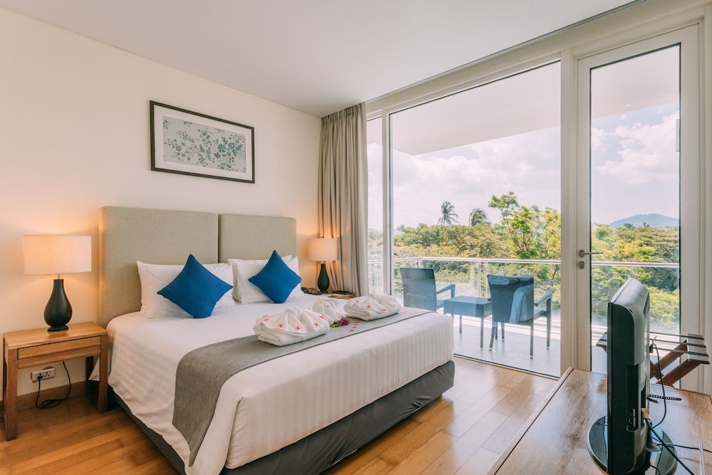 Splash Beach Resort Phuket — Hotel rooms in Mai Khao, Phuket Province