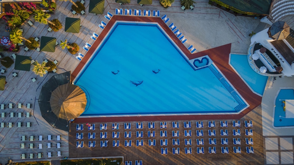 Emelda Sun Club - Ultra All Inclusive — Swimming pool in Kemer