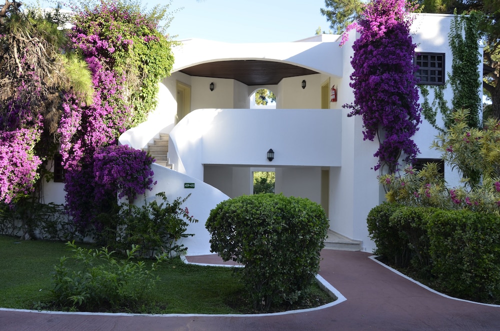 Emelda Sun Club - Ultra All Inclusive — Hotel building in Kemer