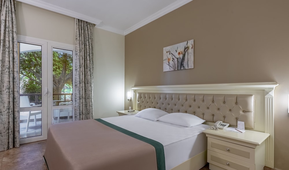 Emelda Sun Club - Ultra All Inclusive — Hotel rooms in Kemer