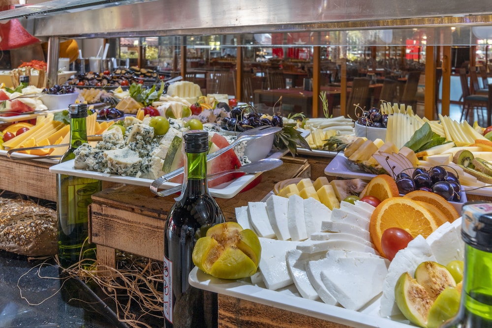 Emelda Sun Club - Ultra All Inclusive — Restaurant & bars in Kemer
