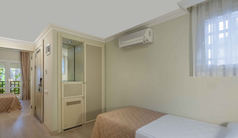 Emelda Sun Club - Ultra All Inclusive — Hotel rooms in Kemer