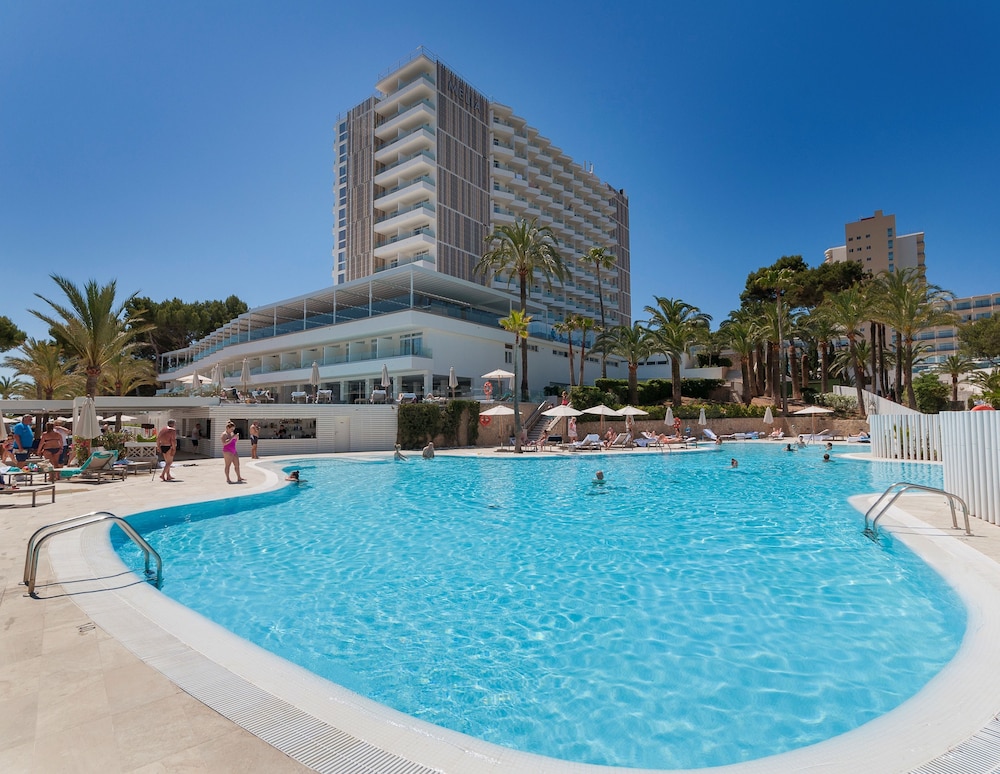 Melia Calviá Beach — Swimming pool in Magaluf, Balearic Islands