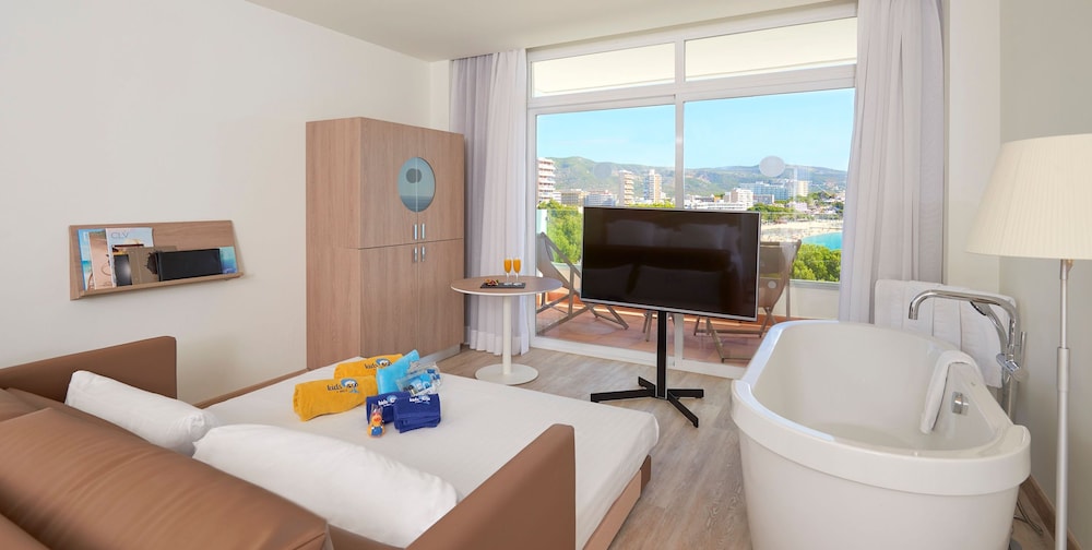 Melia Calviá Beach — Hotel rooms in Magaluf, Balearic Islands