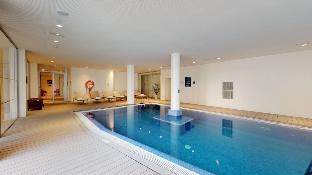 Melia Calviá Beach — Swimming pool in Magaluf, Balearic Islands