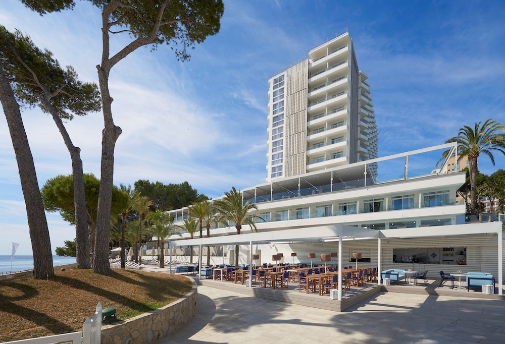 Melia Calviá Beach — Hotel building in Magaluf, Balearic Islands