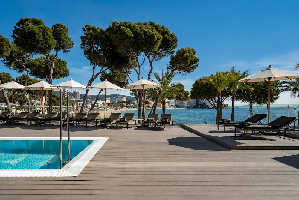 Melia Calviá Beach — Swimming pool in Magaluf, Balearic Islands