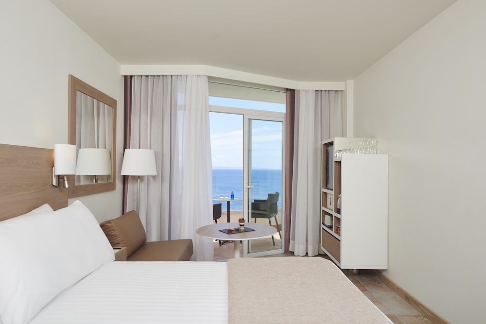 Melia Calviá Beach — Hotel rooms in Magaluf, Balearic Islands