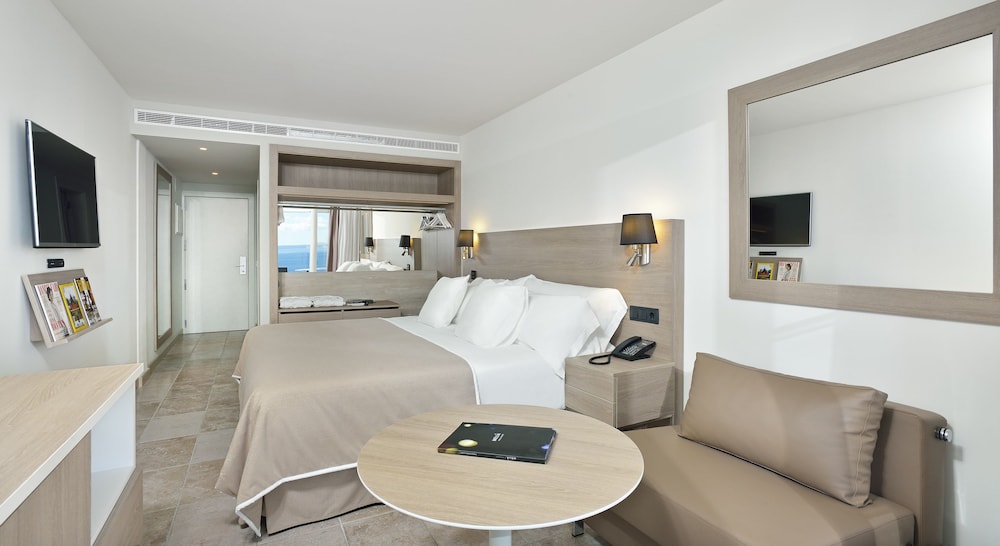 Melia Calviá Beach — Hotel rooms in Magaluf, Balearic Islands