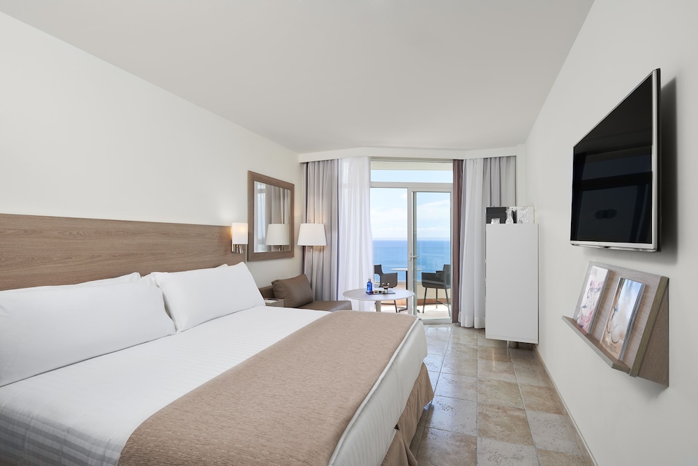 Melia Calviá Beach — Hotel rooms in Magaluf, Balearic Islands