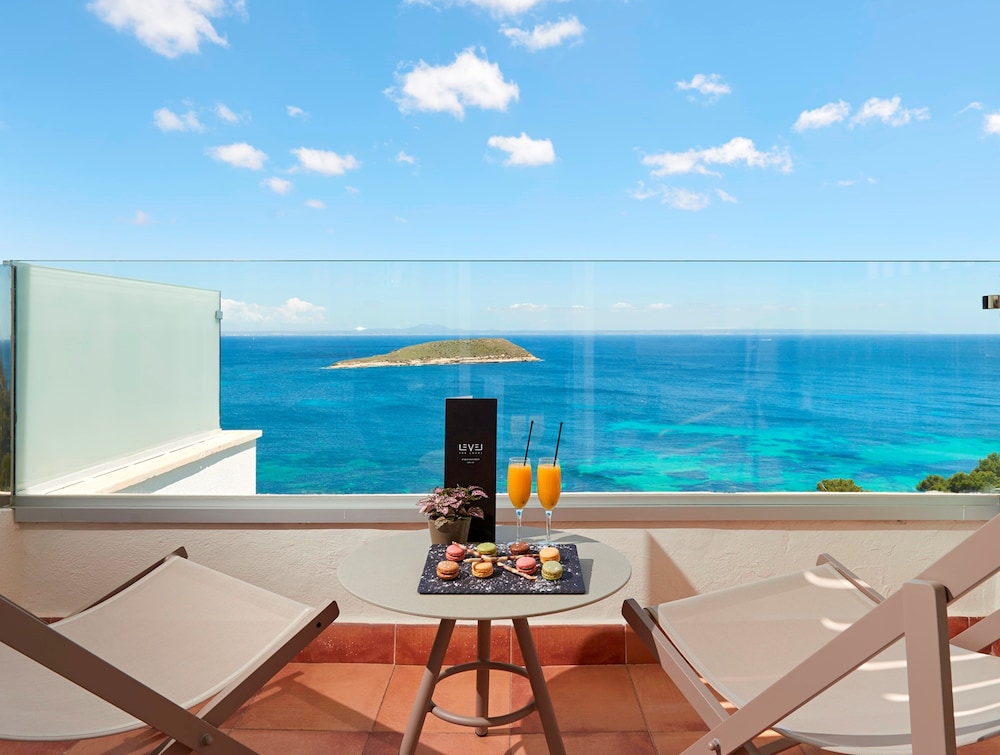 Melia Calviá Beach — Hotel rooms in Magaluf, Balearic Islands