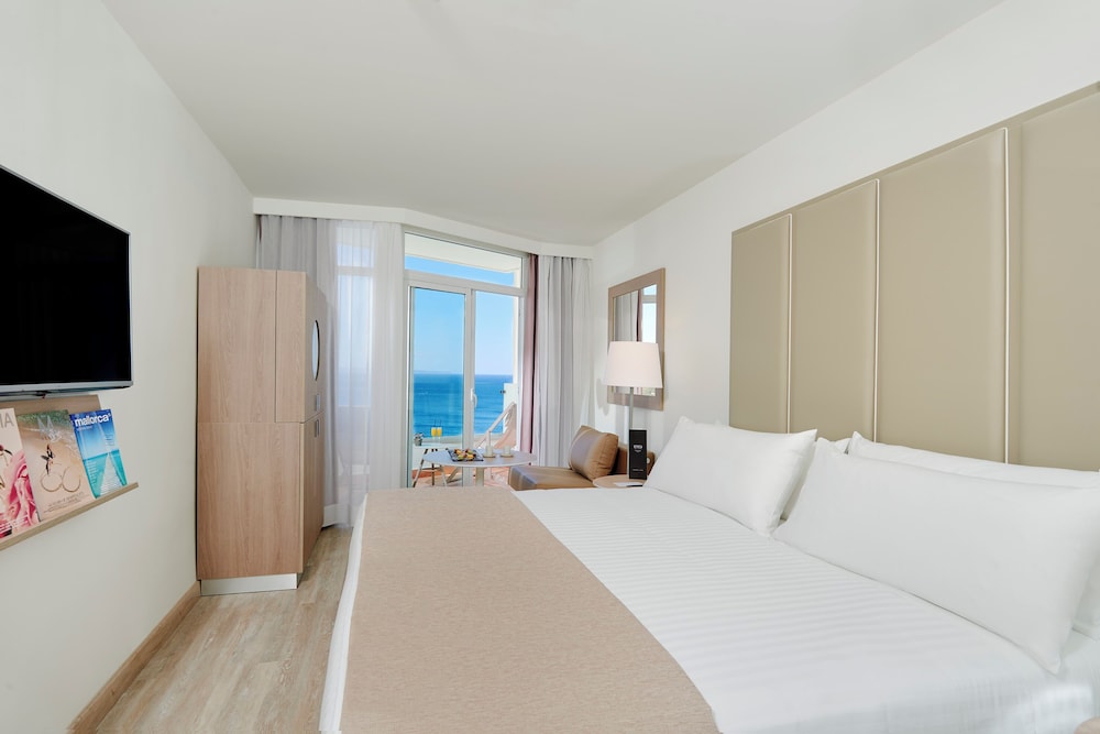 Melia Calviá Beach — Hotel rooms in Magaluf, Balearic Islands