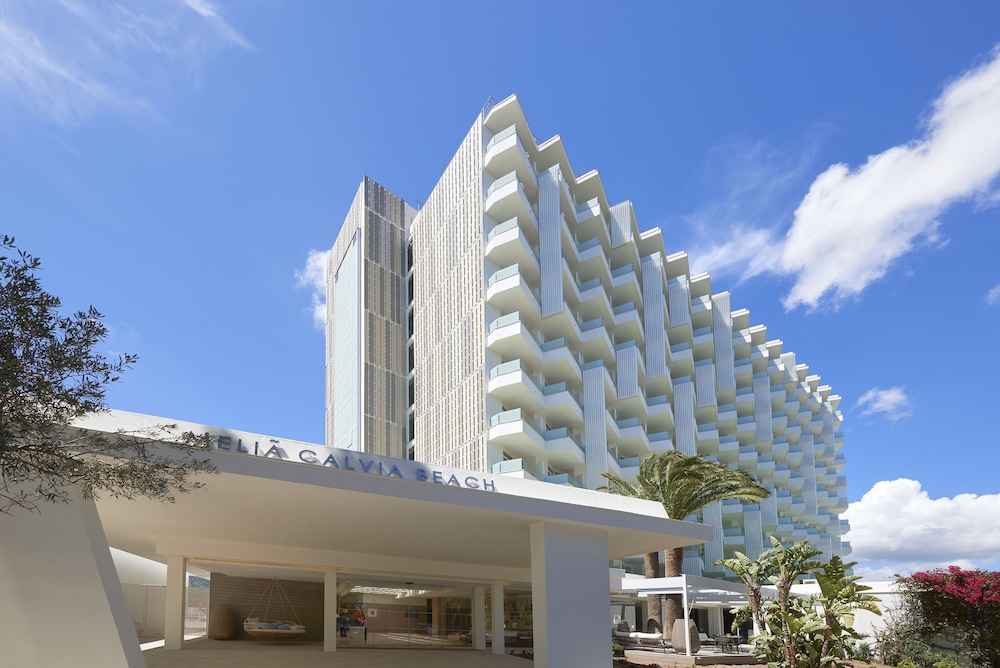 Melia Calviá Beach — Hotel building in Magaluf, Balearic Islands
