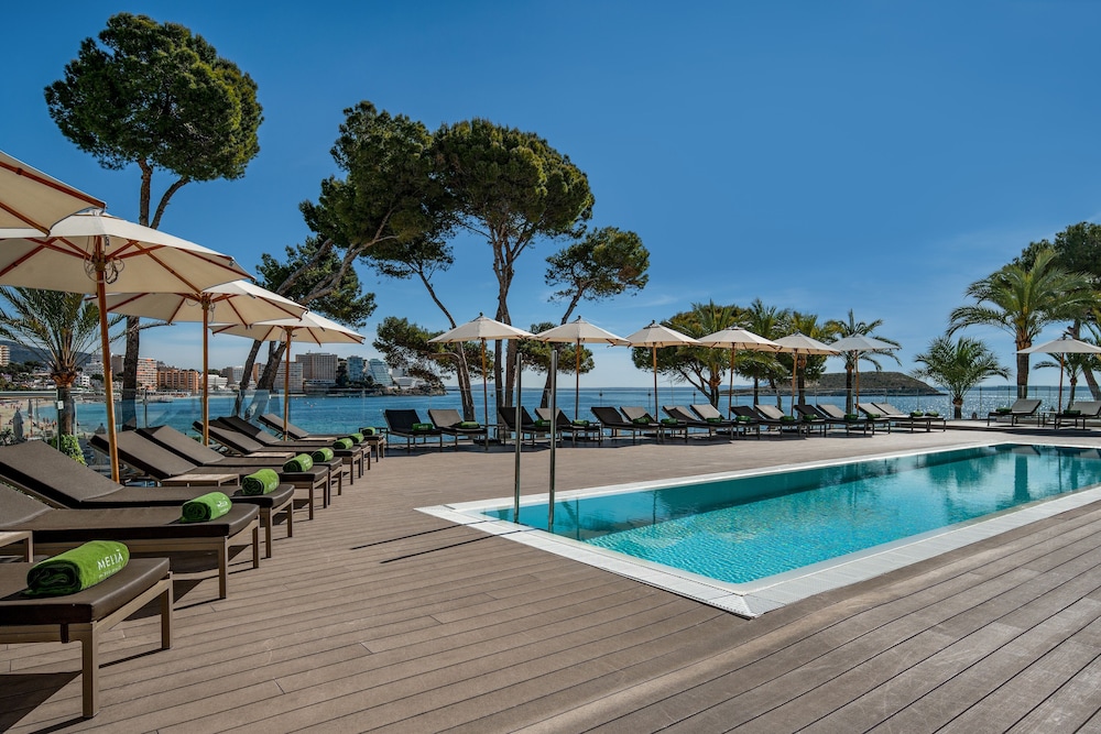 Melia Calviá Beach — Swimming pool in Magaluf, Balearic Islands