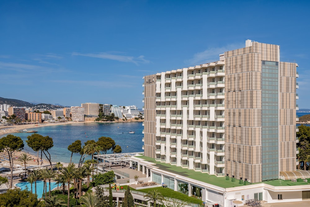 Melia Calviá Beach — Hotel building in Magaluf, Balearic Islands