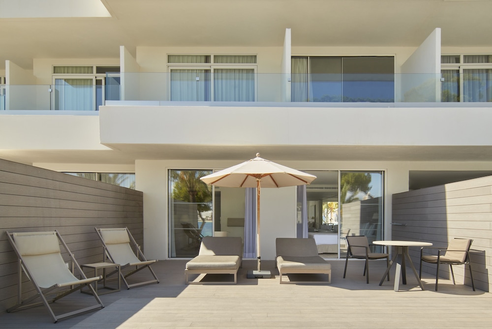 Melia Calviá Beach — Hotel building in Magaluf, Balearic Islands