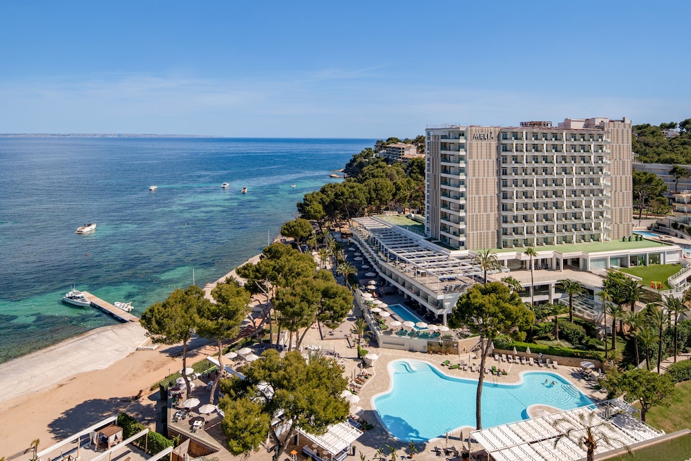 Melia Calviá Beach — Swimming pool in Magaluf, Balearic Islands