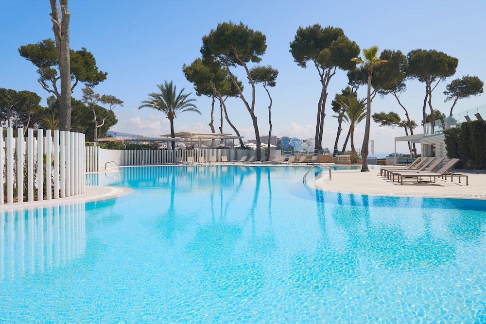 Melia Calviá Beach — Swimming pool in Magaluf, Balearic Islands
