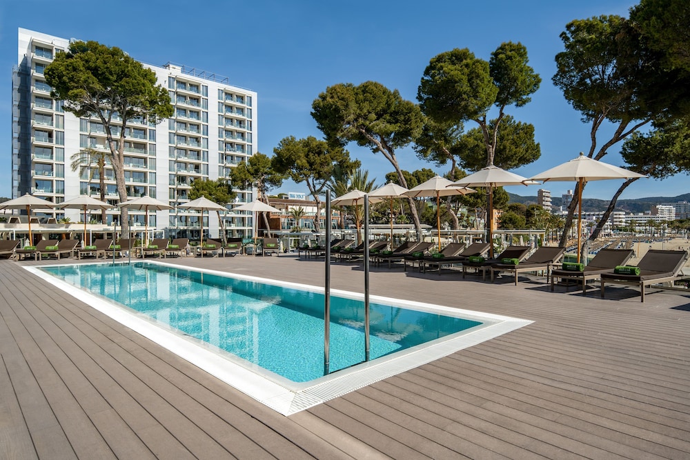 Melia Calviá Beach — Swimming pool in Magaluf, Balearic Islands