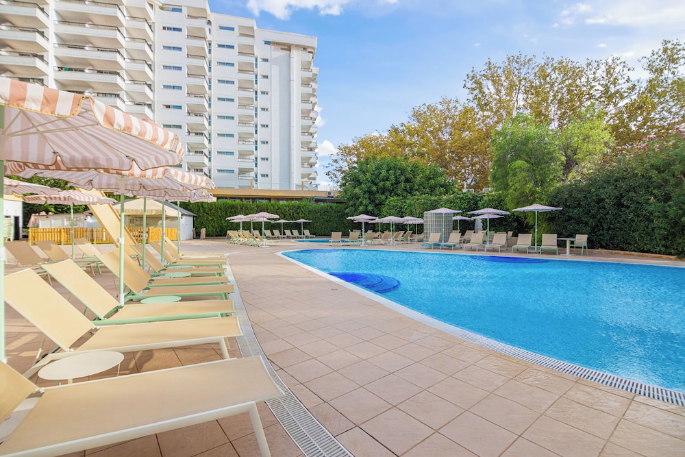 Sol Guadalupe — Swimming pool in Magaluf, Balearic Islands