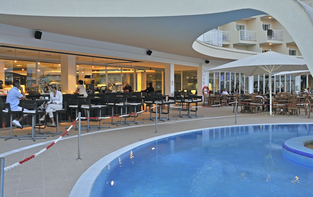 Sol Guadalupe — Restaurant & bars in Magaluf, Balearic Islands