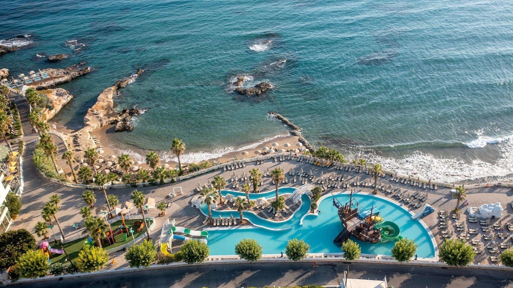 Star Beach Village and Water Park — Swimming pool in Hersonissos