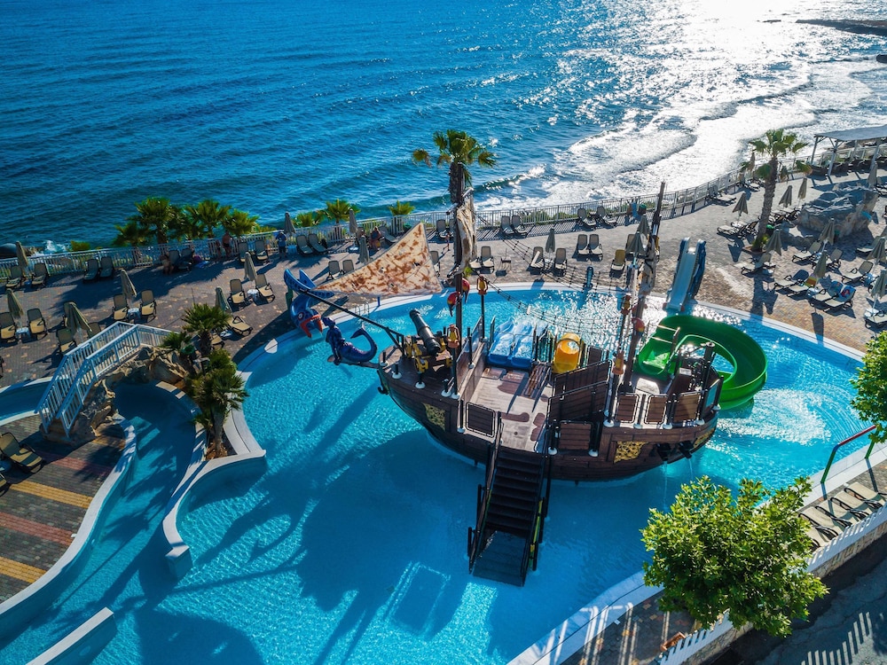 Star Beach Village and Water Park — Main photo in Hersonissos