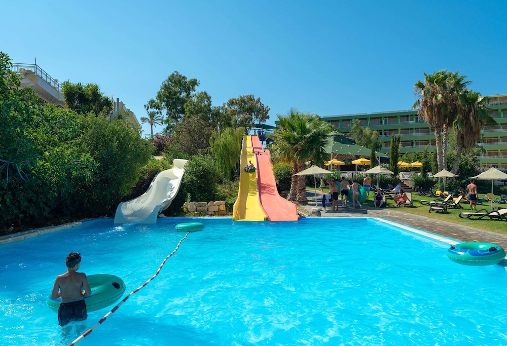 Star Beach Village and Water Park — Swimming pool in Hersonissos