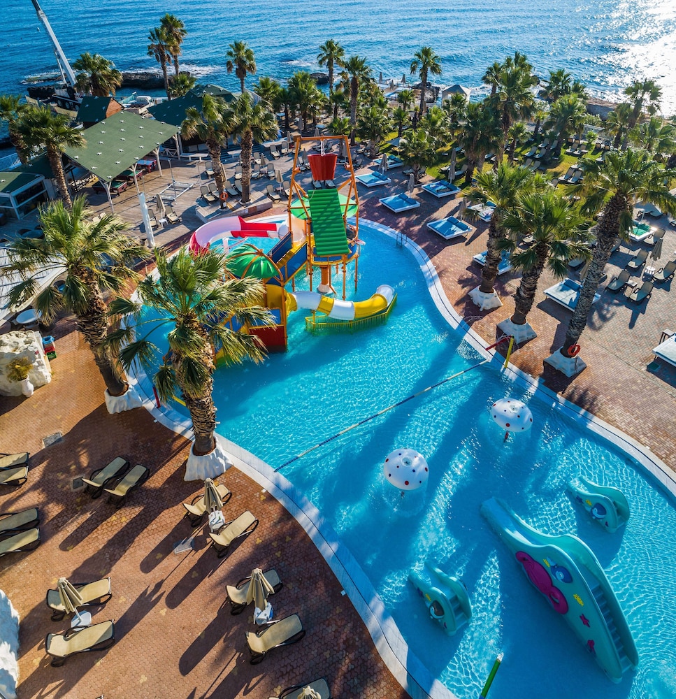 Star Beach Village and Water Park — Swimming pool in Hersonissos