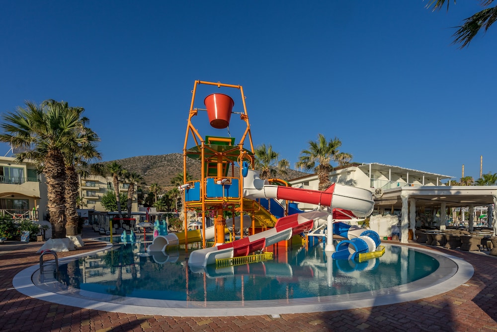 Star Beach Village and Water Park — Attractions for children in Hersonissos