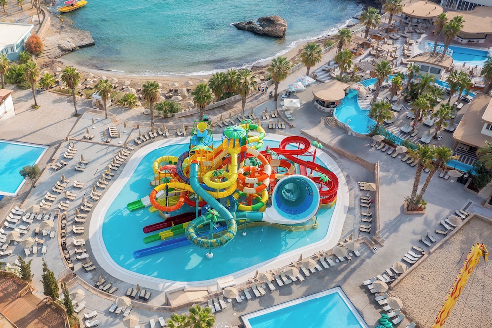 Star Beach Village and Water Park — Swimming pool in Hersonissos