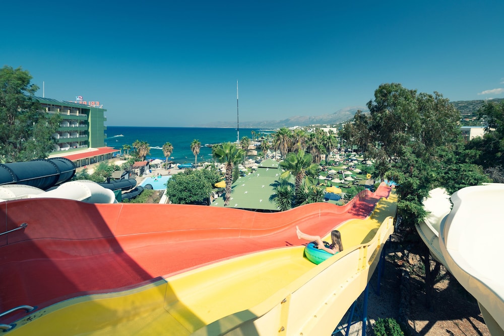 Star Beach Village and Water Park — Swimming pool in Hersonissos