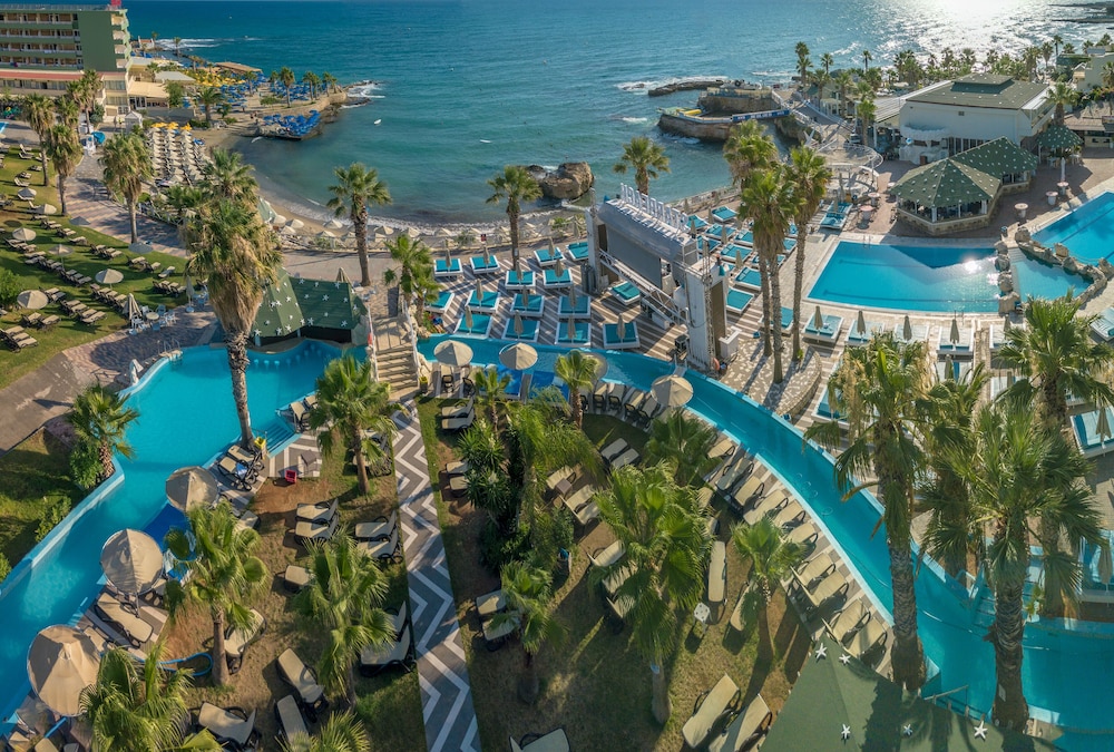 Star Beach Village and Water Park — Swimming pool in Hersonissos