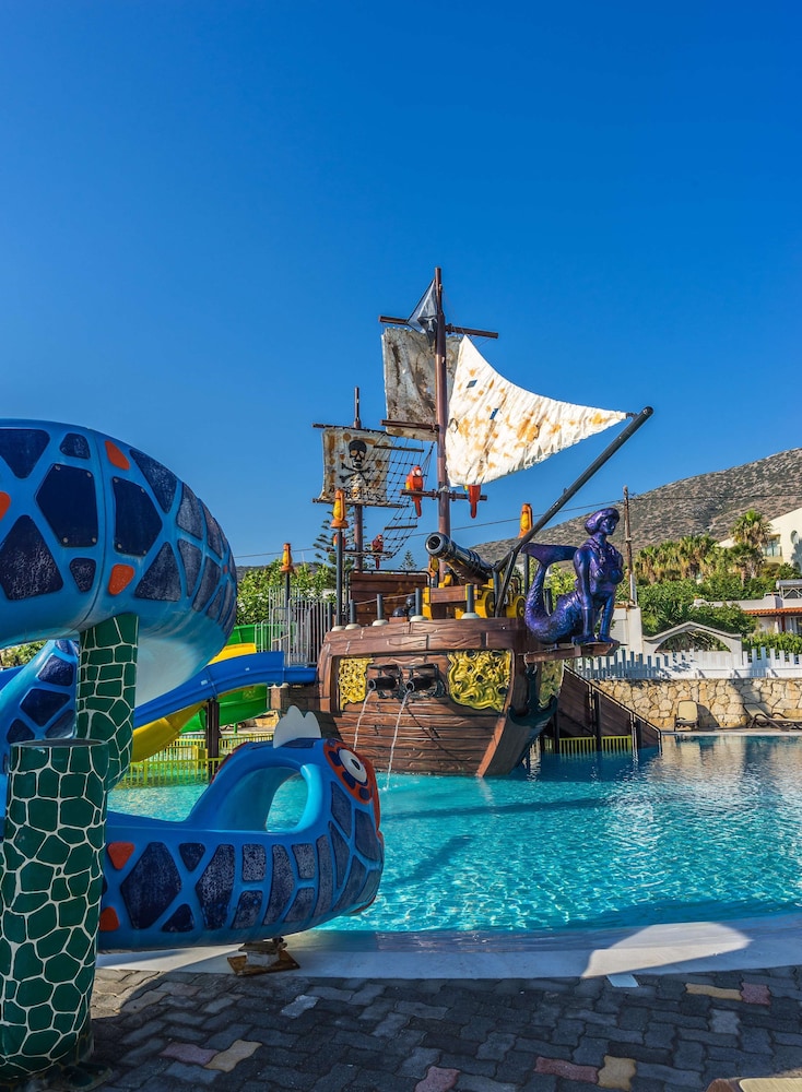 Star Beach Village and Water Park — Swimming pool in Hersonissos