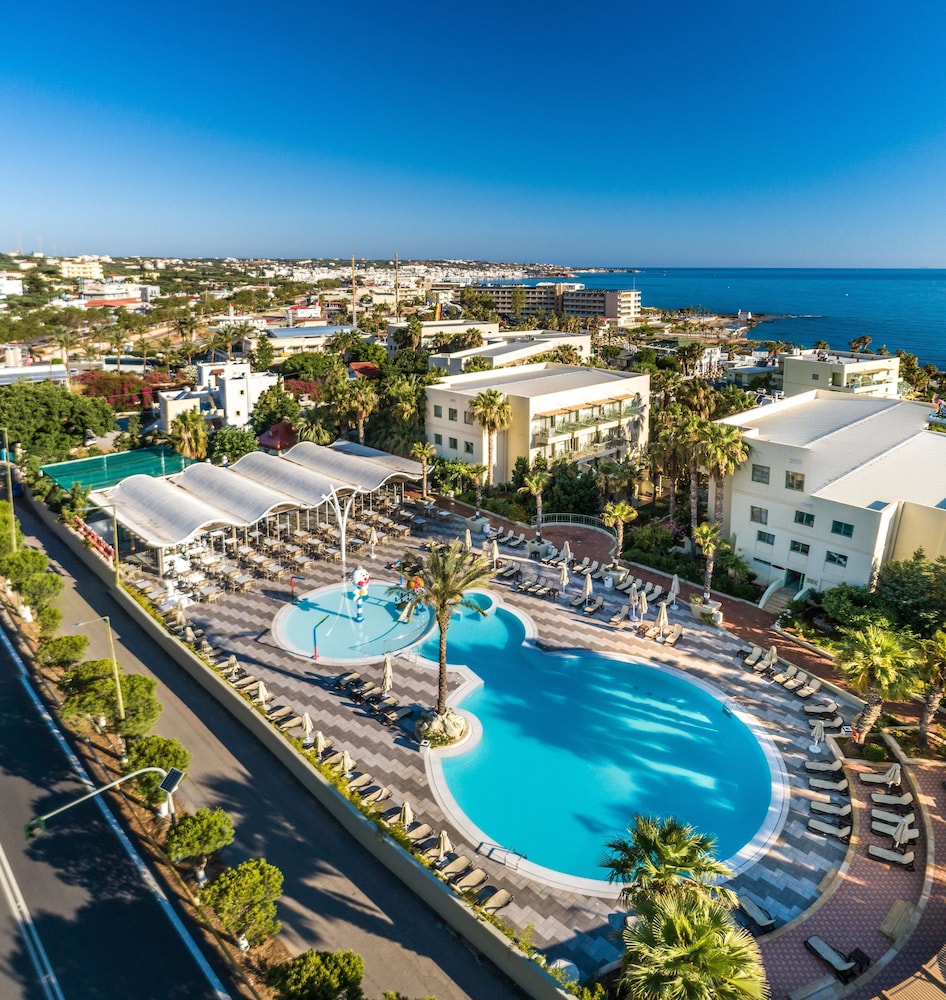 Star Beach Village and Water Park — Swimming pool in Hersonissos