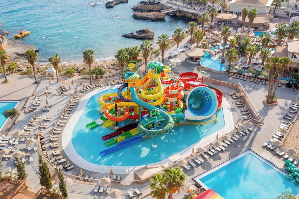 Star Beach Village and Water Park — Swimming pool in Hersonissos