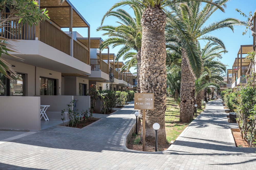 Stella Village Seaside Hotel - All inclusive — Hotel building in Analipsi