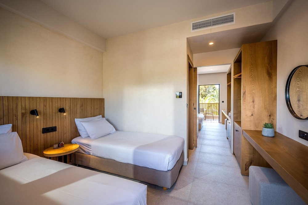 Stella Village Seaside Hotel - All inclusive — Hotel rooms in Analipsi