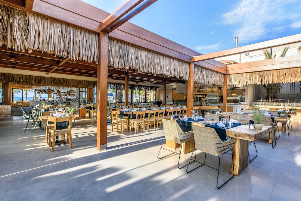 Stella Village Seaside Hotel - All inclusive — Restaurant & bars in Analipsi