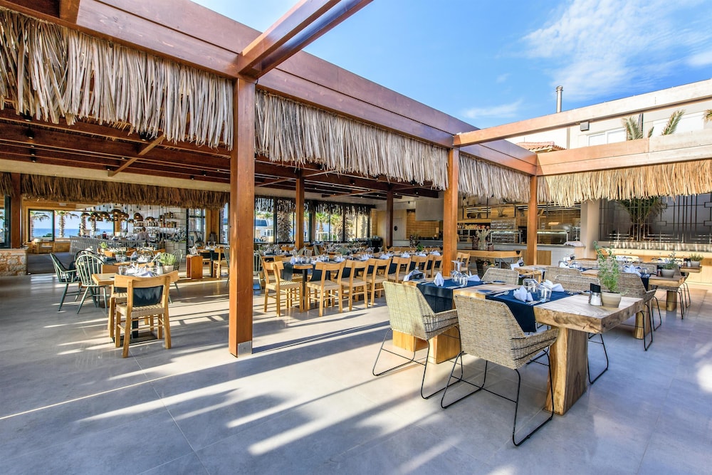 Stella Village Seaside Hotel - All inclusive — Restaurant & bars in Analipsi