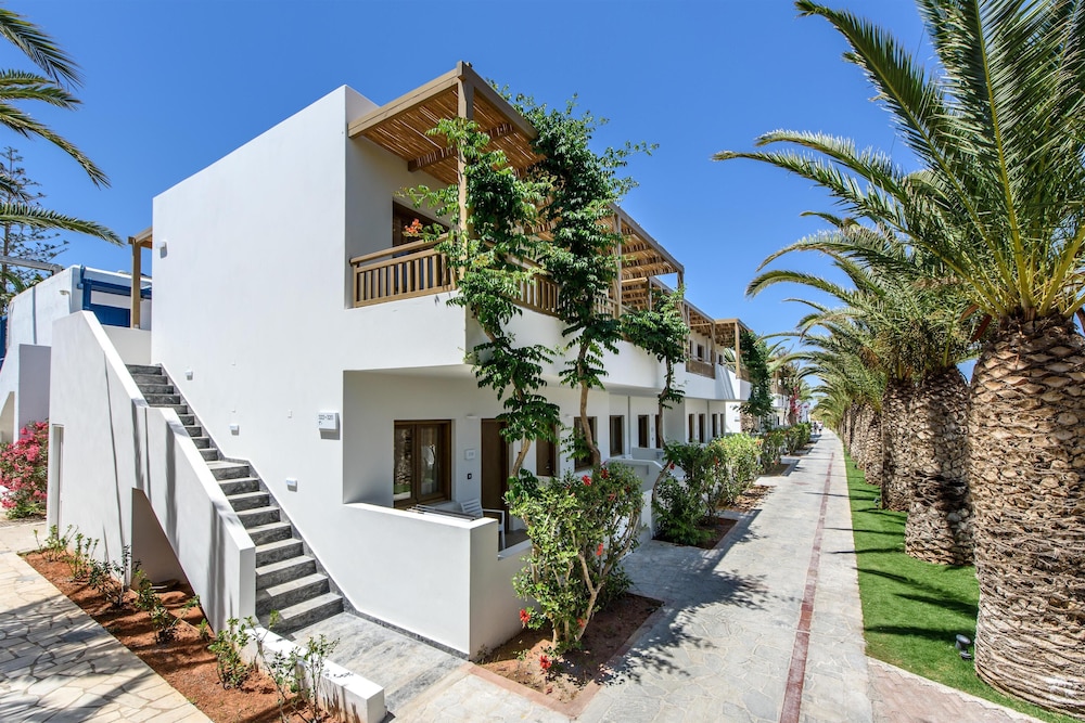 Stella Village Seaside Hotel - All inclusive — Hotel building in Analipsi