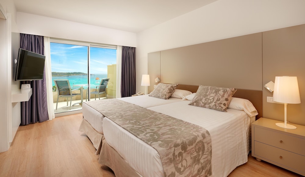 Hipotels Mediterráneo Hotel - Adults Only — Hotel rooms in Sa Coma, Balearic Islands