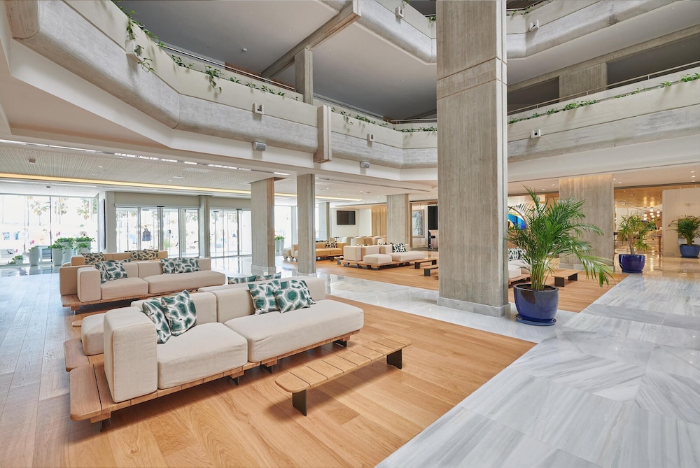 Hipotels Mediterráneo Hotel - Adults Only — Hotel building in Sa Coma, Balearic Islands