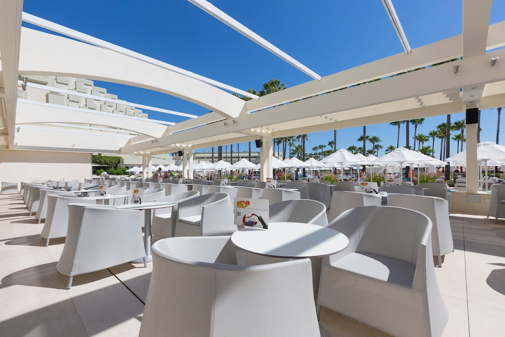 Hipotels Mediterráneo Hotel - Adults Only — Restaurant & bars in Sa Coma, Balearic Islands